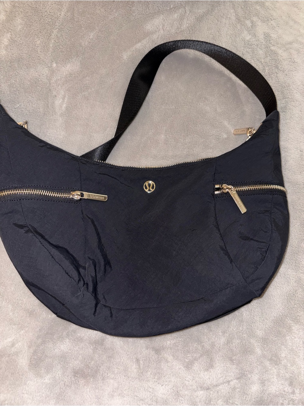 LuLulemon slouchy sling bag